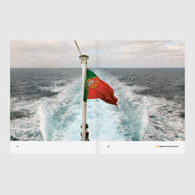 Carregar imagem no visualizador da galeria, Portugal refractário. Um país entre o imobilismo e a mudança
